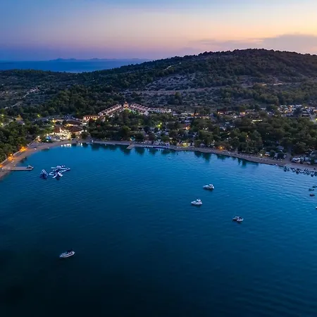Lovisca Campsite Jezera