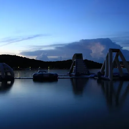 Lovisca Κάμπινγκ Jezera